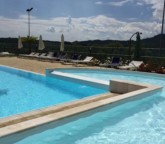 Tenuta Il Fienile ファームステイ Momperone